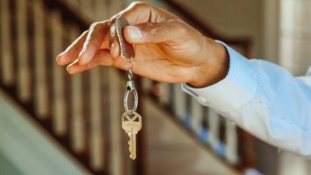 прехвърляне на имот при нотариус - 82855 клиенти